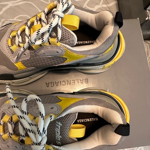 Balenciaga Triple S sneakers - Picture 9 of 11